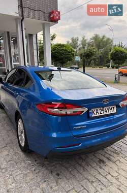 Седан Ford Fusion 2019 в 
