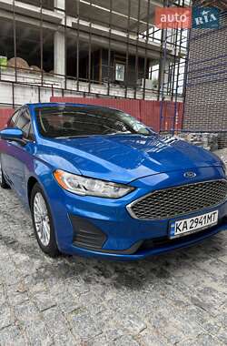 Седан Ford Fusion 2019 в 