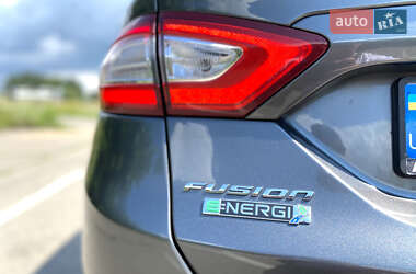 Седан Ford Fusion 2015 в 