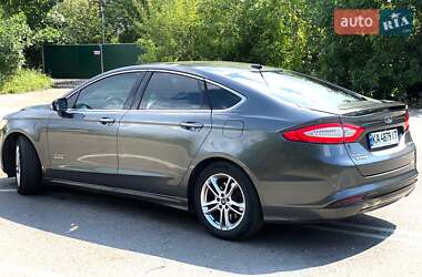Седан Ford Fusion 2015 в 
