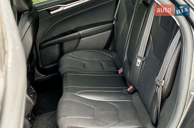 Седан Ford Fusion 2015 в 