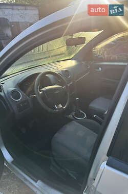 Хэтчбек Ford Fusion 2011 в 