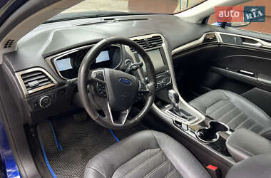 Седан Ford Fusion 2015 в 