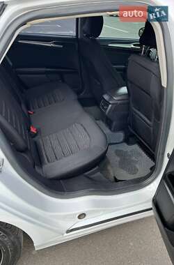 Седан Ford Fusion 2015 в 