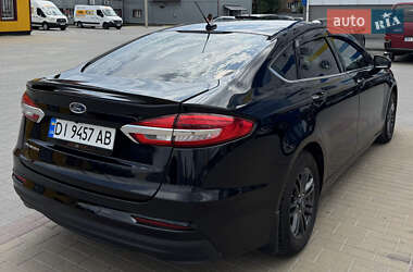 Седан Ford Fusion 2019 в 