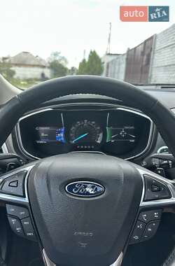 Седан Ford Fusion 2017 в 