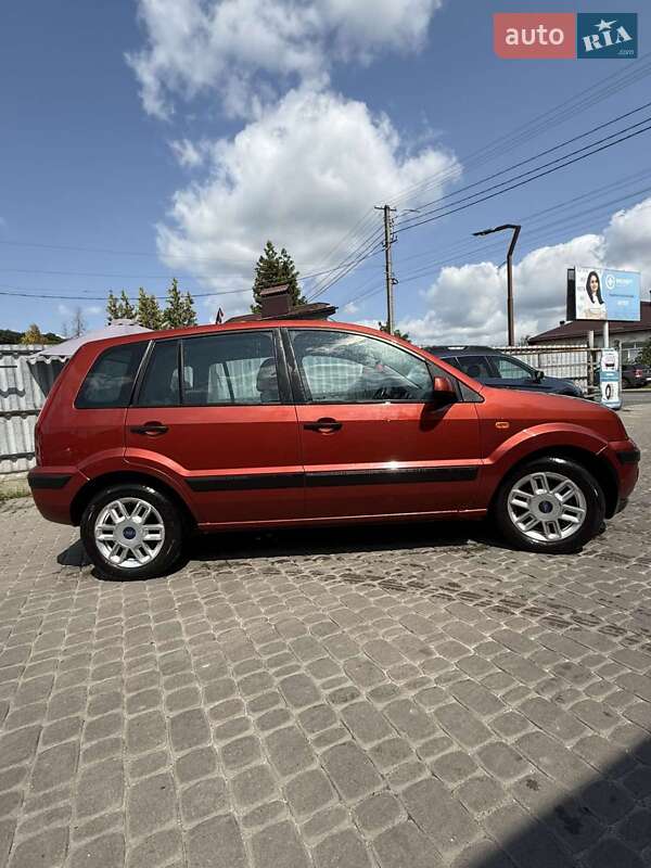 Хэтчбек Ford Fusion 2008 в 