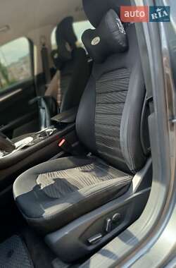 Седан Ford Fusion 2016 в 