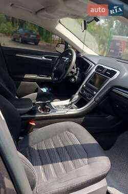 Седан Ford Fusion 2016 в 