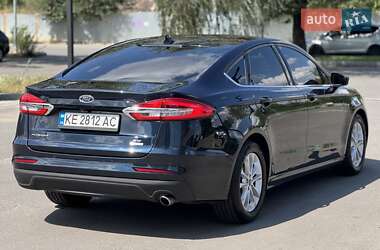 Седан Ford Fusion 2019 в 