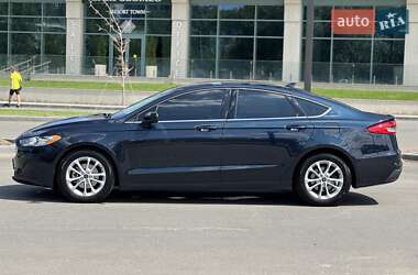 Седан Ford Fusion 2019 в 