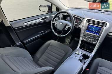 Седан Ford Fusion 2019 в 