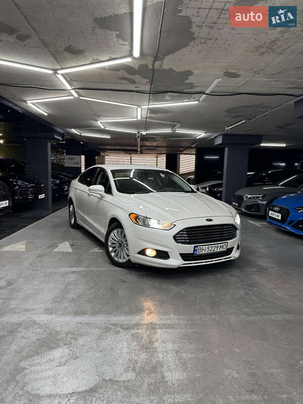 Седан Ford Fusion 2013 в 