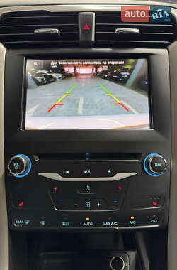 Седан Ford Fusion 2013 в 