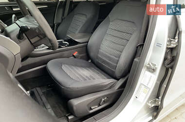 Седан Ford Fusion 2015 в 