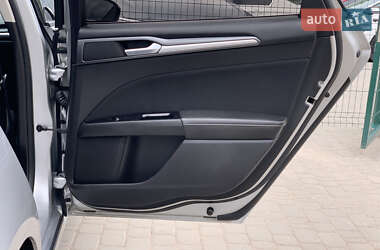 Седан Ford Fusion 2015 в 