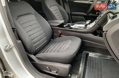 Седан Ford Fusion 2015 в 