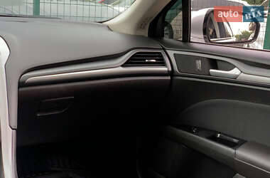 Седан Ford Fusion 2015 в 