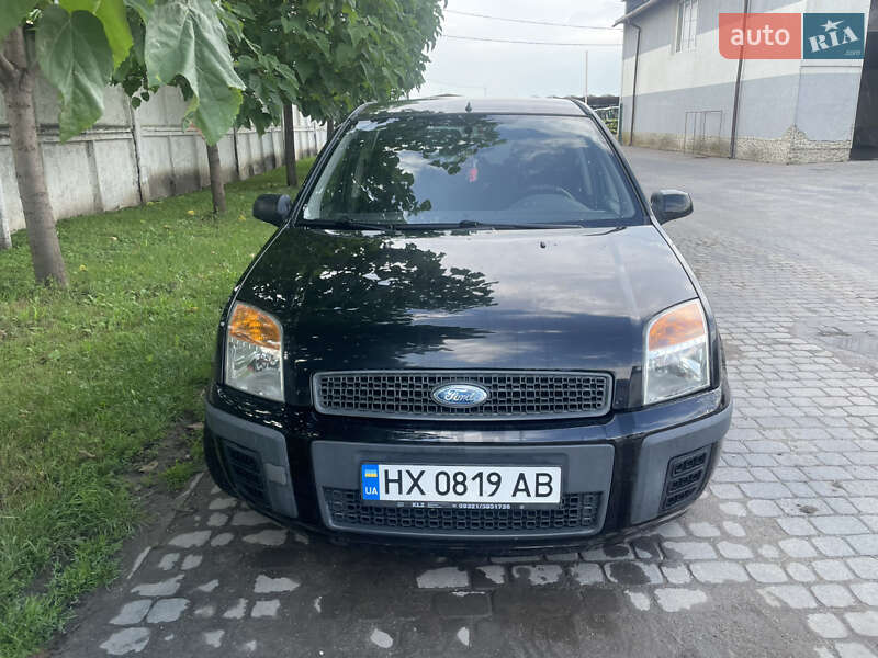 Хэтчбек Ford Fusion 2006 в Теофиполе