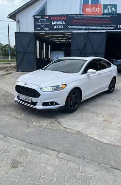 Седан Ford Fusion 2015 в Новодністровську