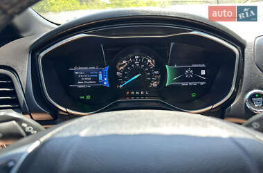 Седан Ford Fusion 2016 в 