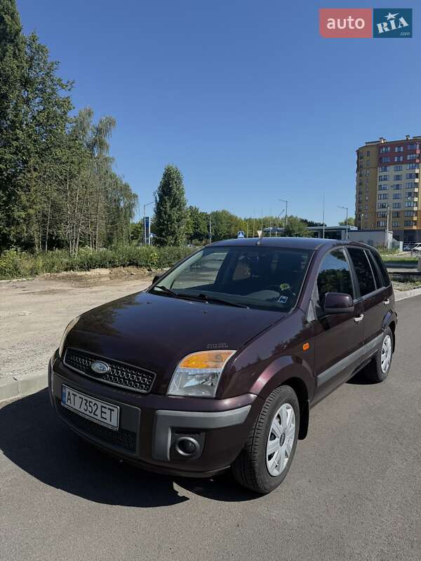 Хэтчбек Ford Fusion 2010 в 