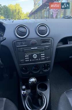 Хэтчбек Ford Fusion 2010 в 