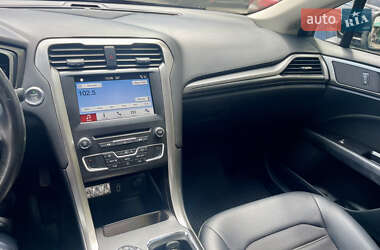 Седан Ford Fusion 2017 в 