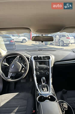 Седан Ford Fusion 2016 в 