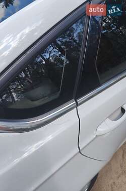 Седан Ford Fusion 2015 в 