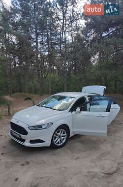Седан Ford Fusion 2015 в 