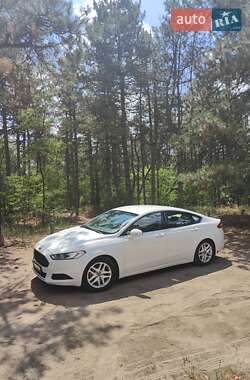 Седан Ford Fusion 2015 в 