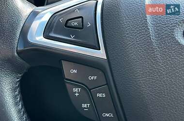 Седан Ford Fusion 2016 в 