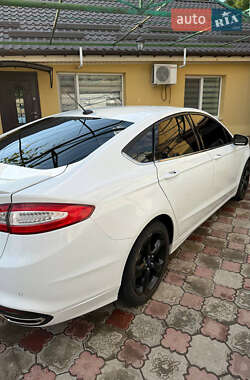 Седан Ford Fusion 2015 в 