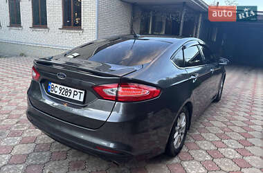 Седан Ford Fusion 2016 в 