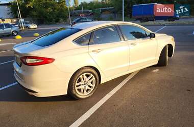 Седан Ford Fusion 2015 в 