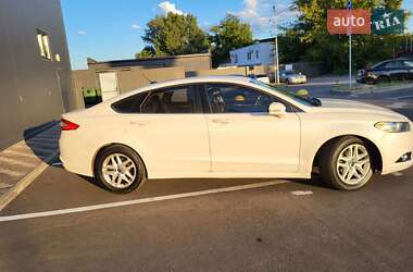 Седан Ford Fusion 2015 в 