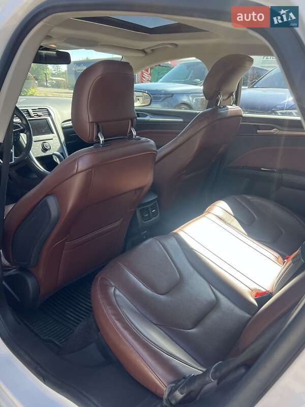 Седан Ford Fusion 2014 в Львові