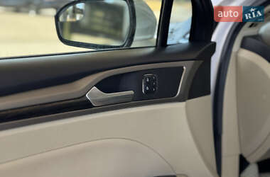 Седан Ford Fusion 2012 в 