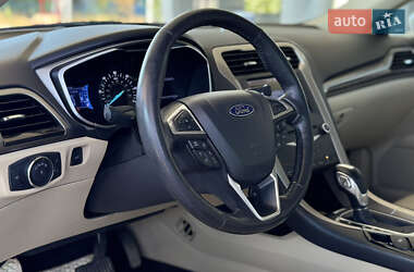 Седан Ford Fusion 2012 в 