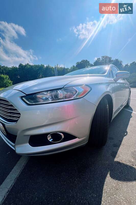 Седан Ford Fusion 2014 в 