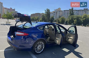 Седан Ford Fusion 2015 в 