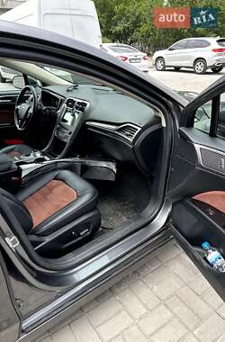 Седан Ford Fusion 2016 в 