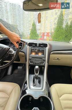 Седан Ford Fusion 2016 в 