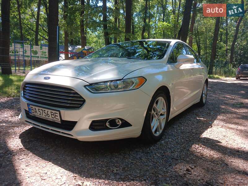 Седан Ford Fusion 2013 в 
