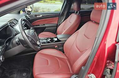 Седан Ford Fusion 2015 в 