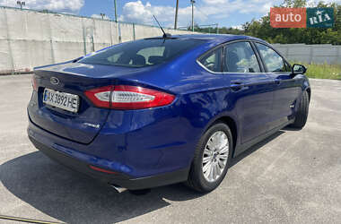 Седан Ford Fusion 2015 в 