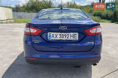 Седан Ford Fusion 2015 в 