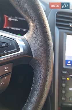 Седан Ford Fusion 2019 в 