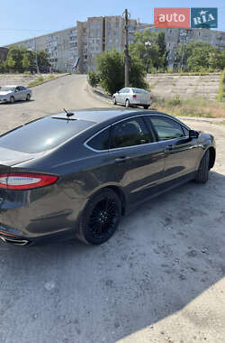 Седан Ford Fusion 2015 в 